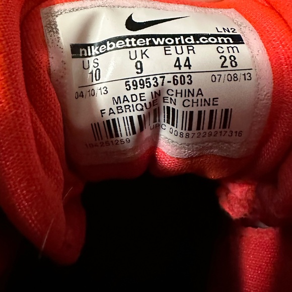 Orange and gray nike shoes - Picture 5 of 5
